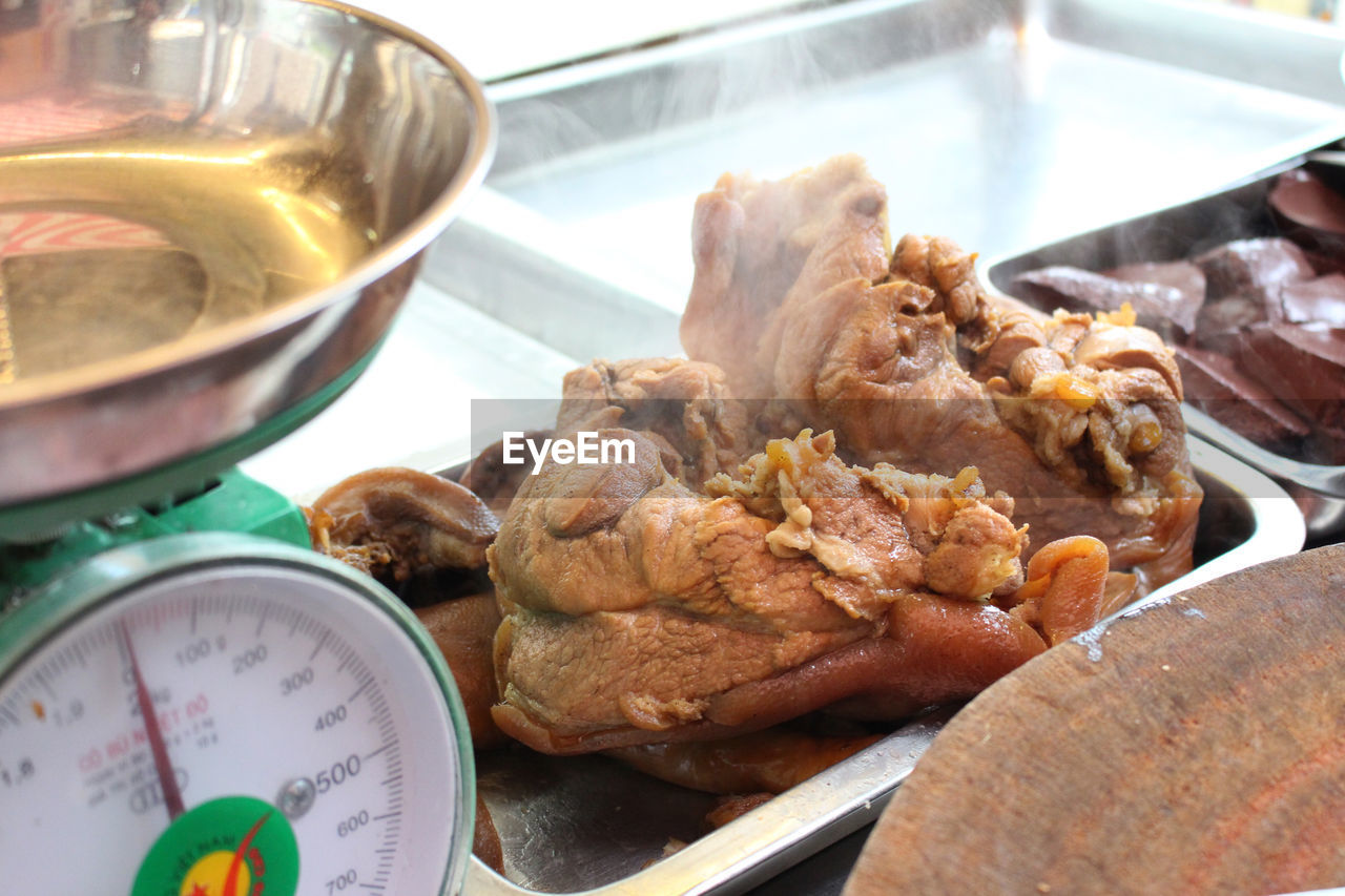 CLOSE-UP OF MEAT IN TRAY