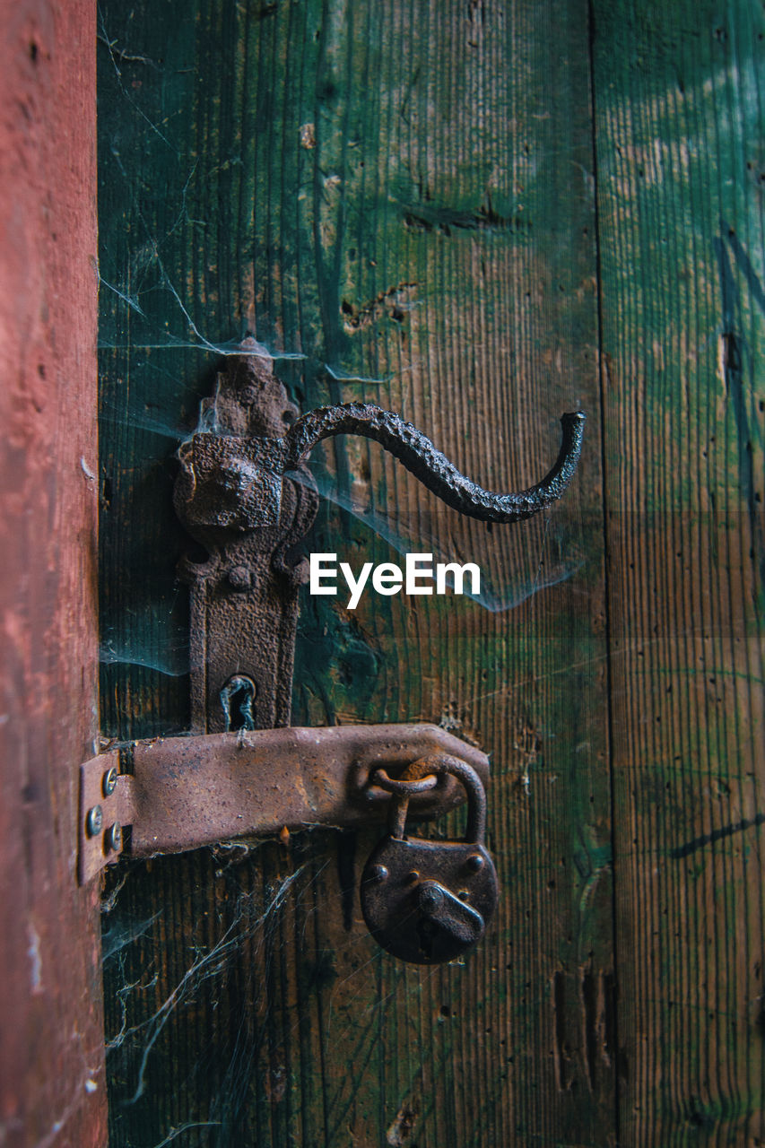 CLOSE-UP OF RUSTY DOOR