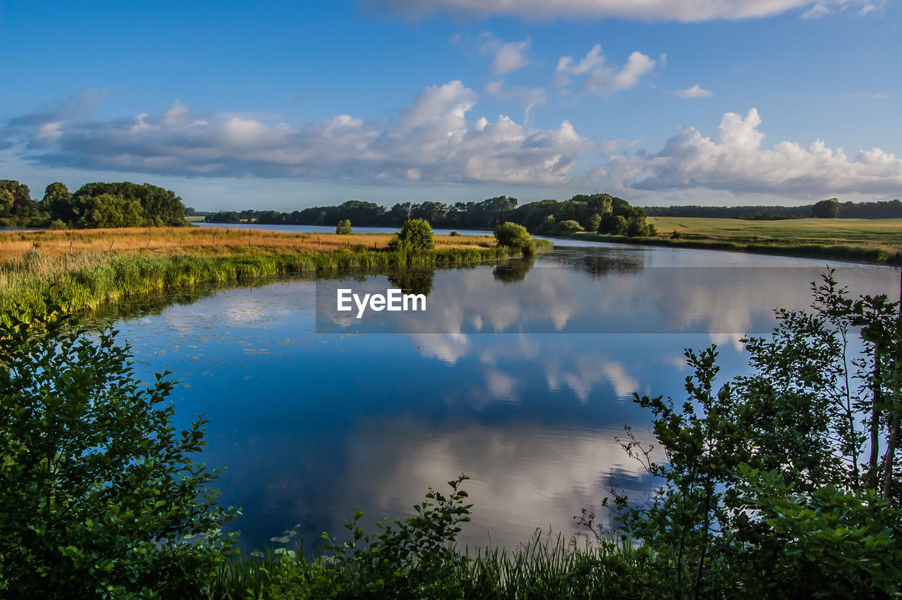 PANORAMIC VIEW OF LAKE AGAINST SKY