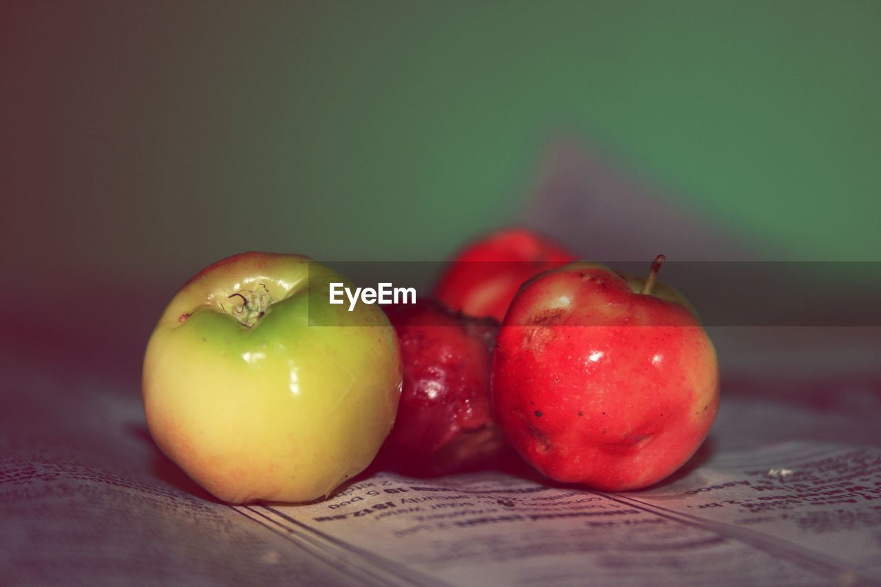 CLOSE-UP OF APPLES AND FRUITS ON TABLE