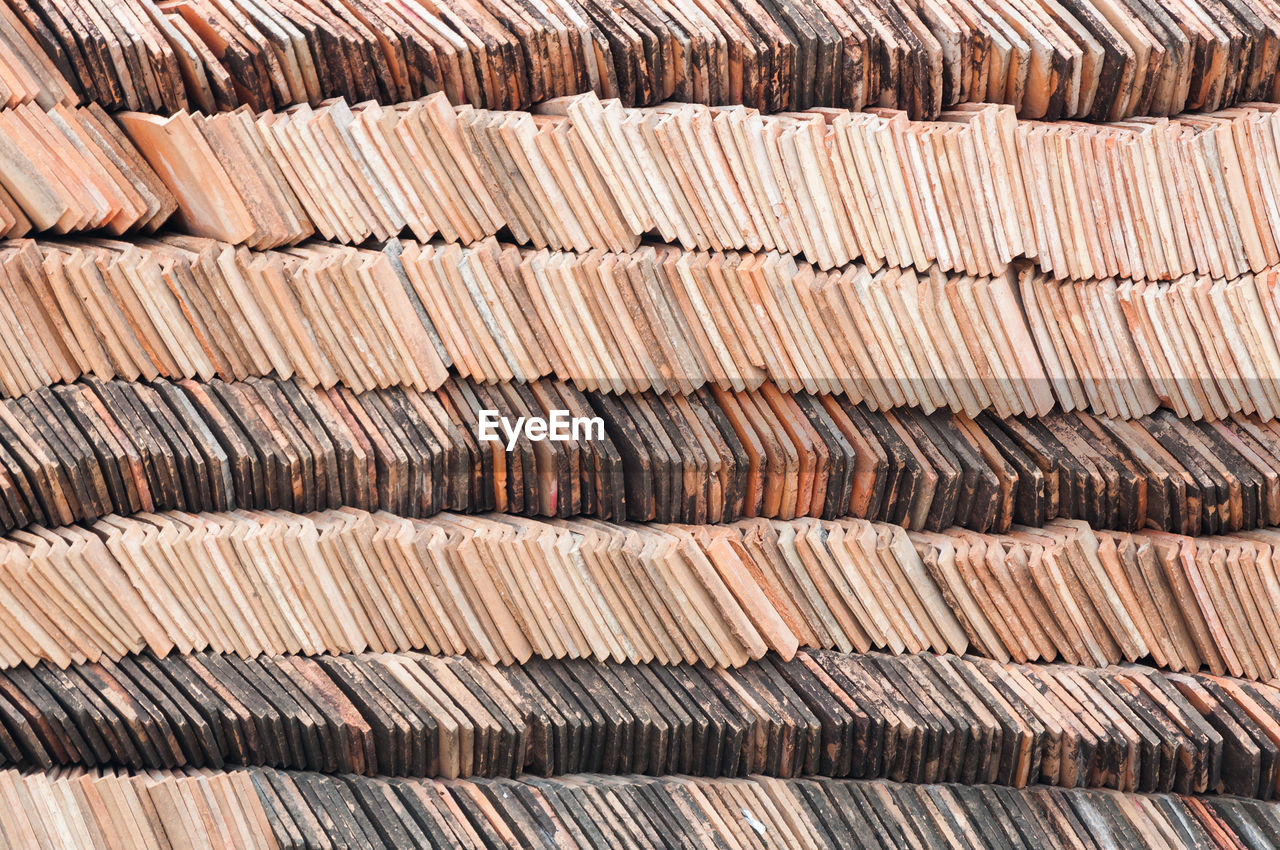 FULL FRAME SHOT OF TEXTURED ROOF