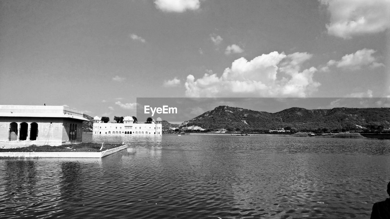 VIEW OF BUILDINGS IN SEA