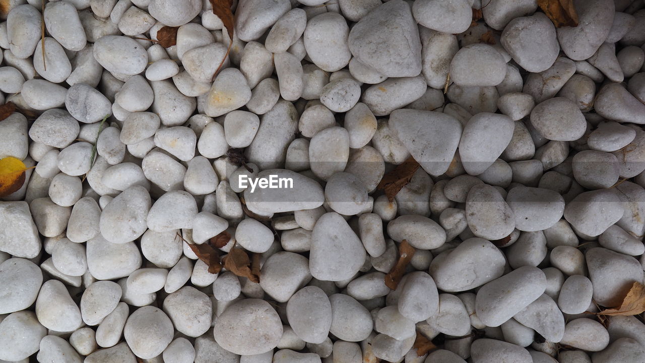 CLOSE-UP OF STONES