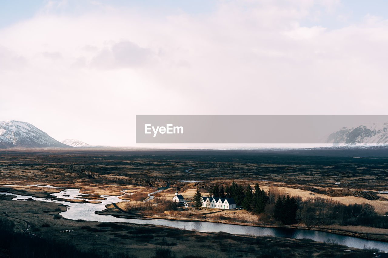 SCENIC VIEW OF LAKE BY MOUNTAIN AGAINST SKY