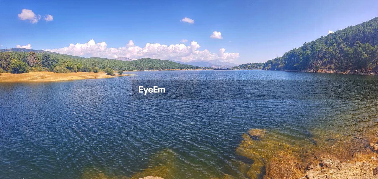 PANORAMIC SHOT OF LAKE AGAINST SKY