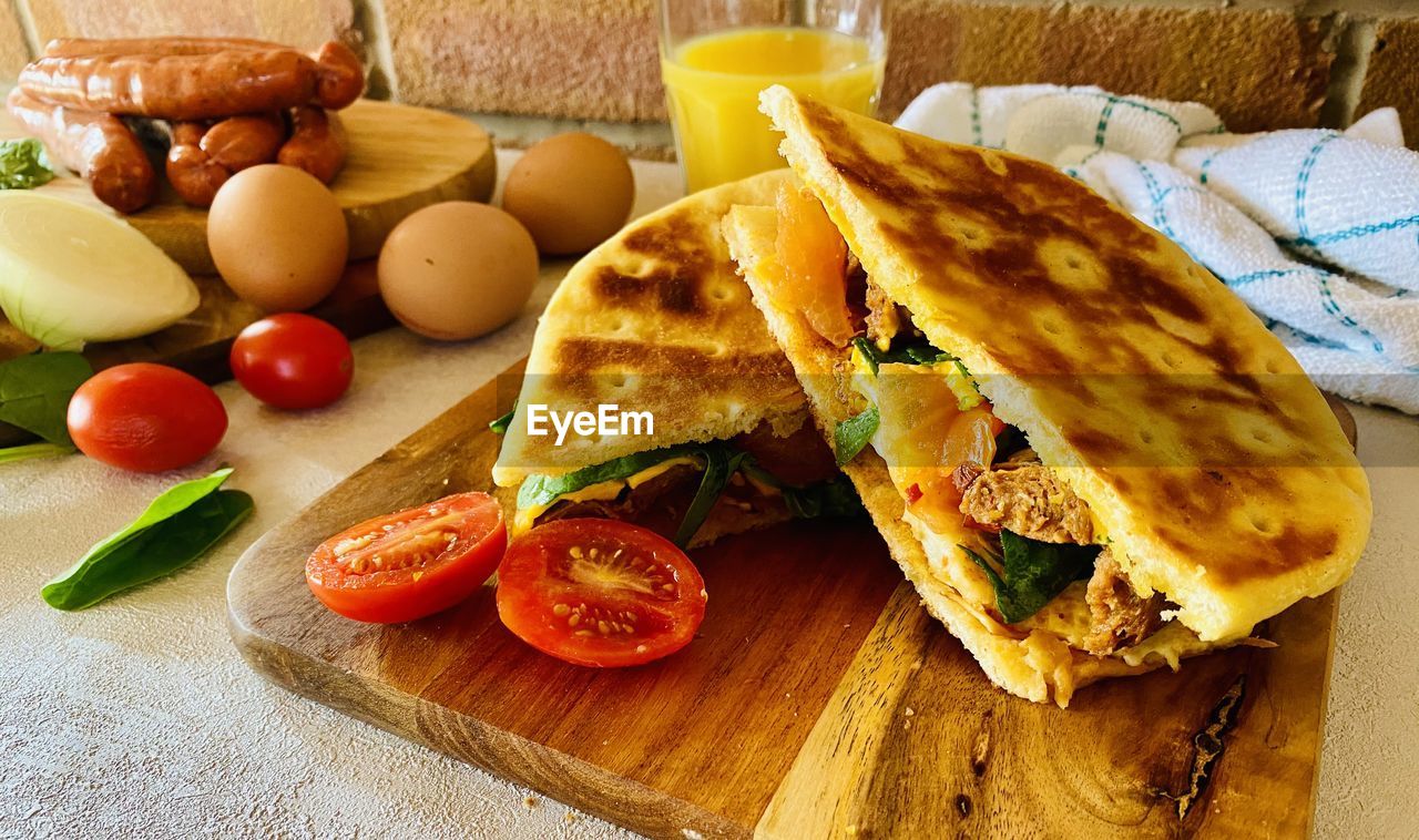 CLOSE-UP OF BREAKFAST SERVED ON CUTTING BOARD