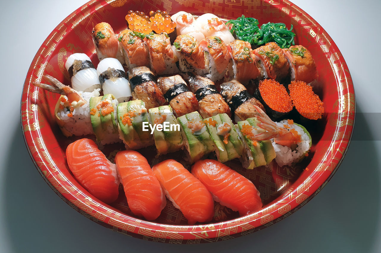 HIGH ANGLE VIEW OF SEAFOOD ON TABLE