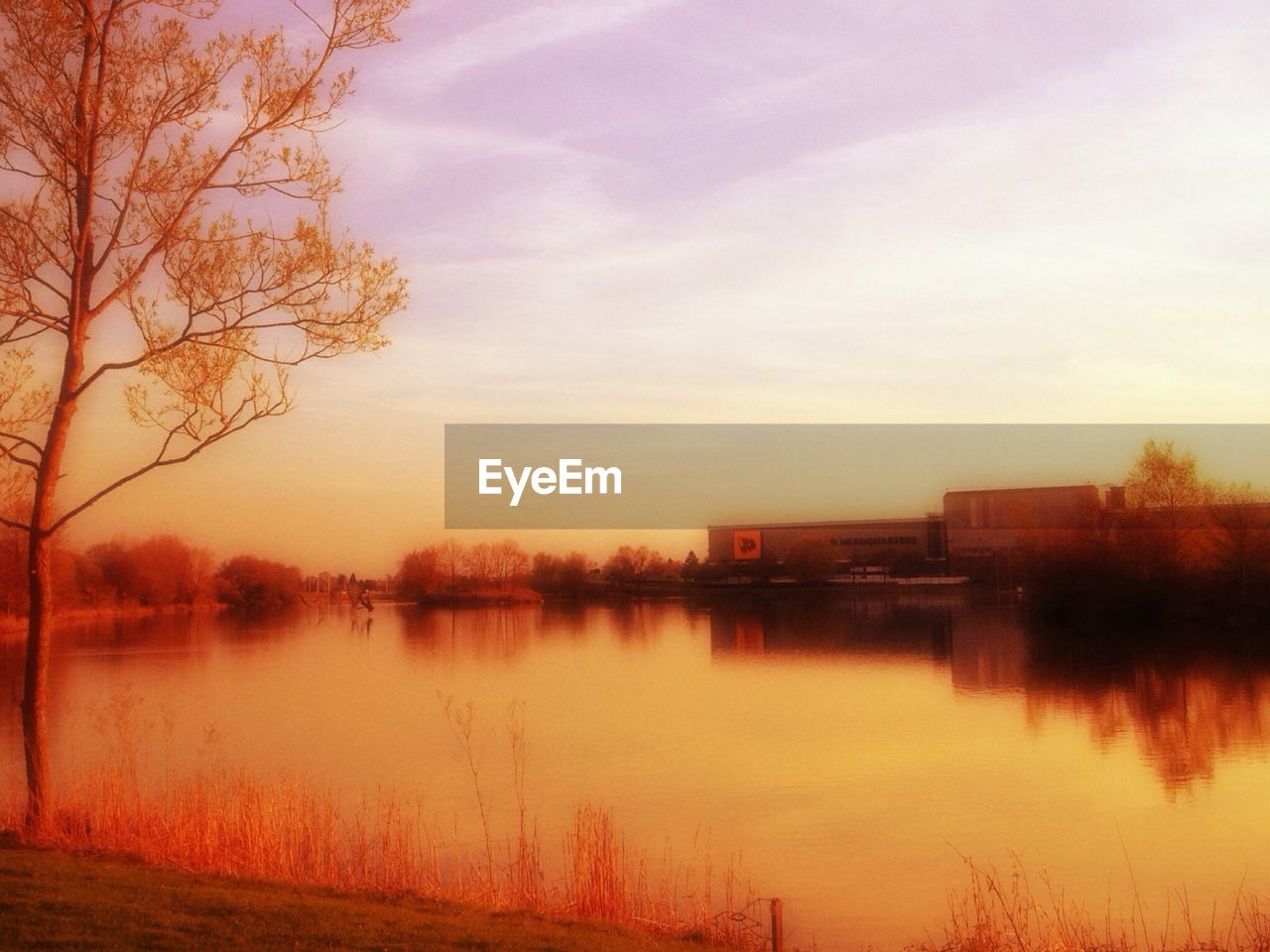 SCENIC VIEW OF LAKE AT SUNSET