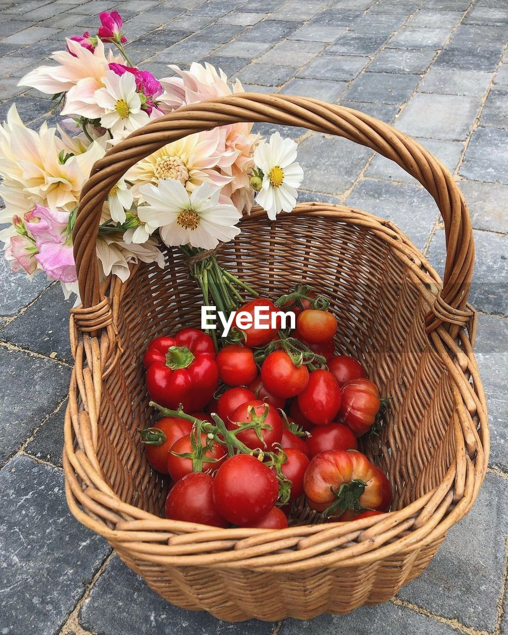 HIGH ANGLE VIEW OF CHERRIES IN BASKET