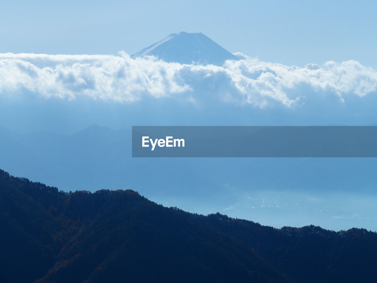 MAJESTIC SNOWCAPPED MOUNTAINS AGAINST SKY