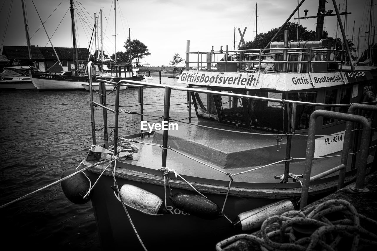 nautical vessel, water, transportation, mode of transportation, black and white, monochrome, monochrome photography, moored, harbor, sea, sailboat, vehicle, sky, ship, nature, boat, rope, mast, no people, pier, pole, travel, architecture, sailing, sailing ship, dock, outdoors, travel destinations, watercraft, fishing, cloud, tall ship, day, fishing industry