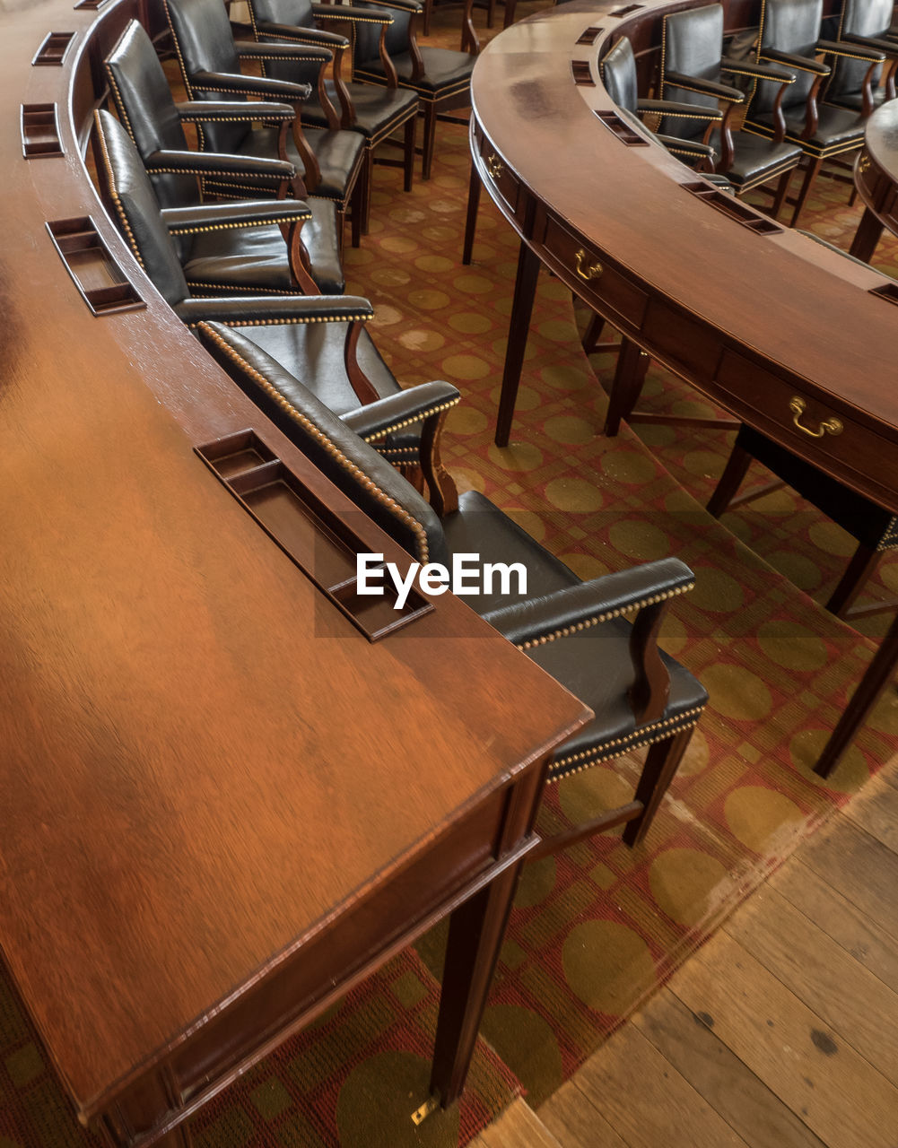 HIGH ANGLE VIEW OF SHOPPING CART IN KITCHEN