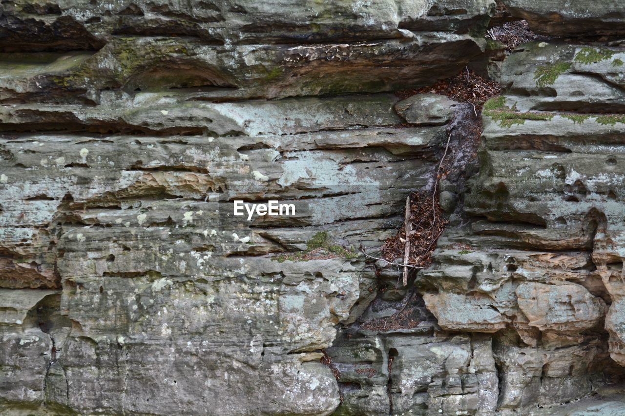 CLOSE-UP OF WEATHERED BRICK WALL