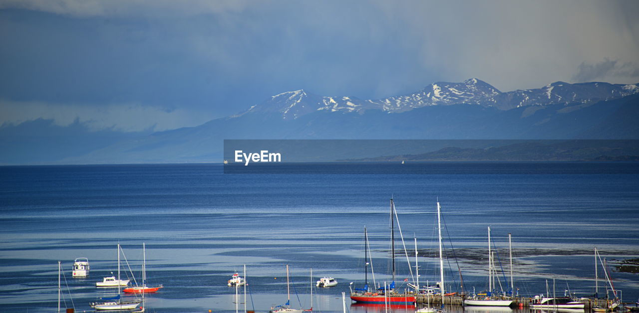 SAILBOATS IN SEA AGAINST SKY