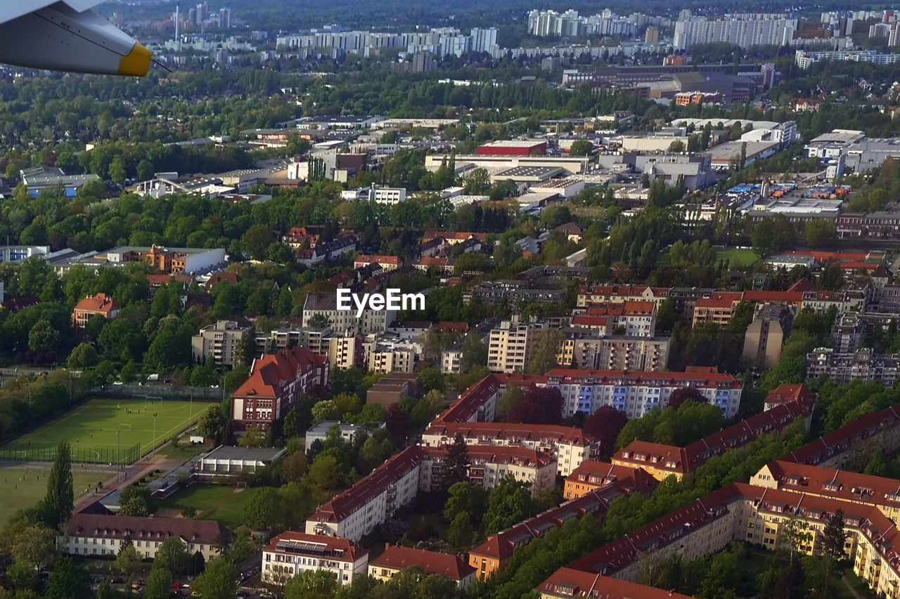 HIGH ANGLE VIEW OF TOWNSCAPE AND TREES