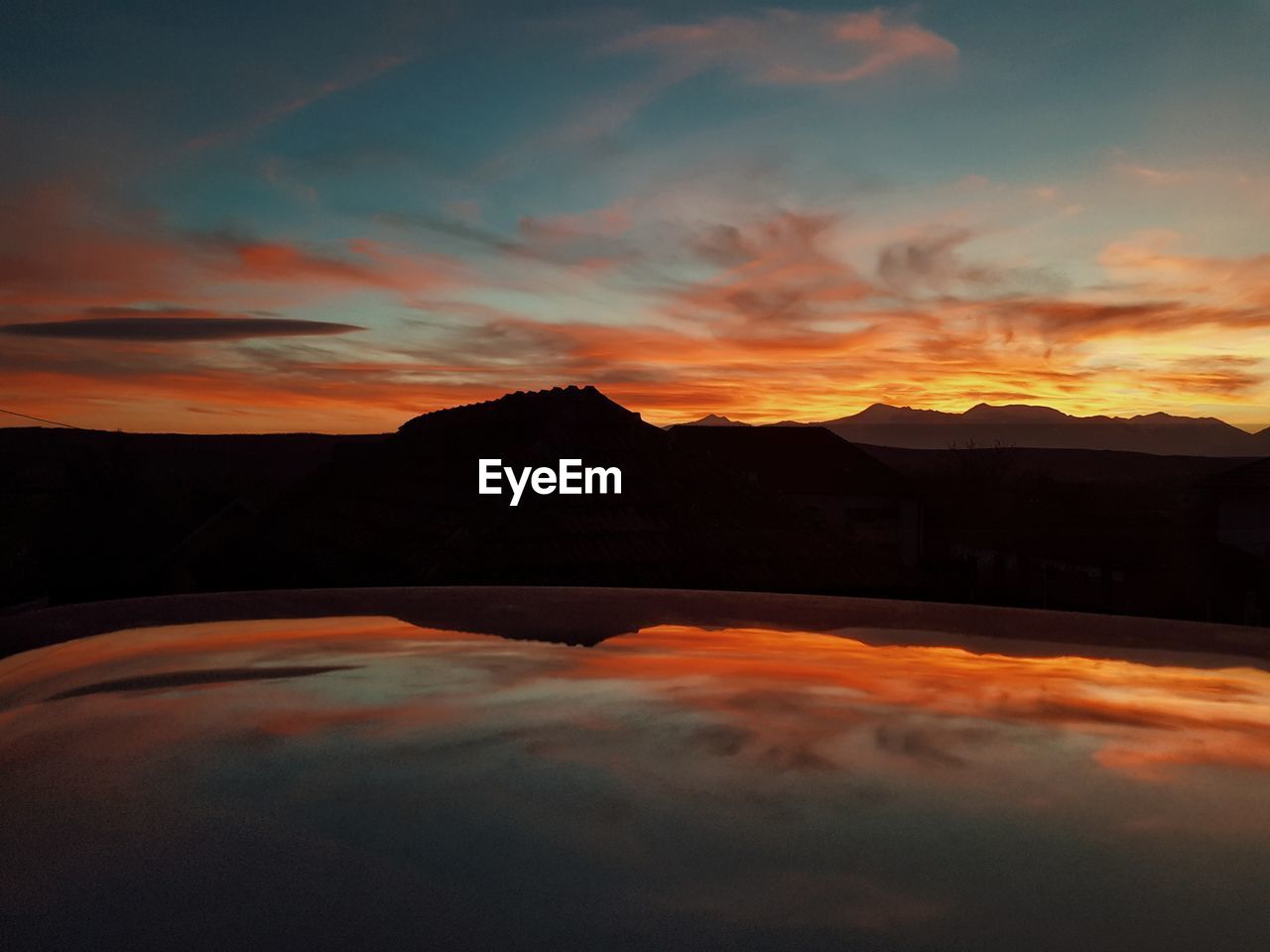 SCENIC VIEW OF DRAMATIC SKY OVER LANDSCAPE DURING SUNSET