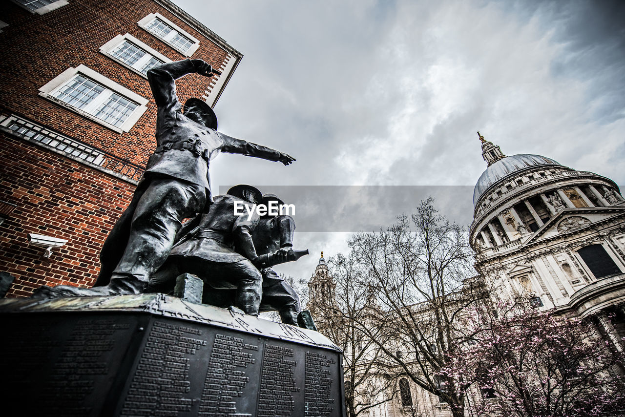 LOW ANGLE VIEW OF STATUE IN CITY