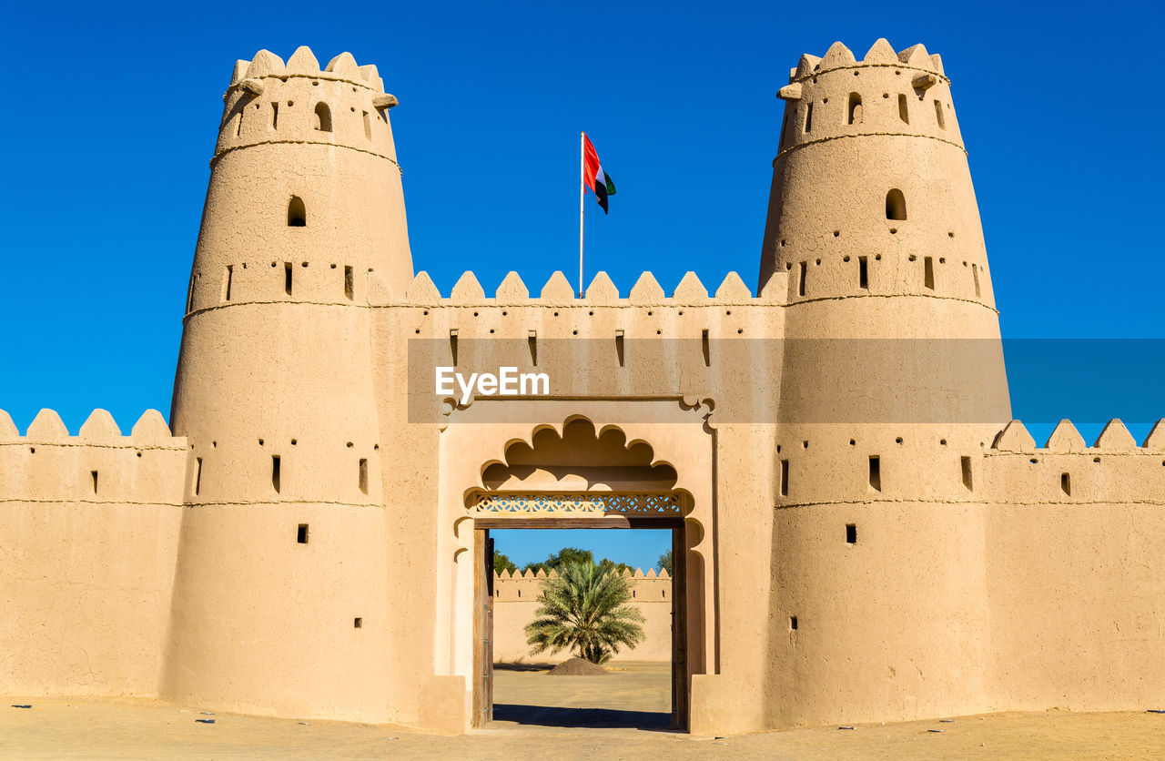 LOW ANGLE VIEW OF HISTORICAL BUILDING AGAINST BLUE SKY