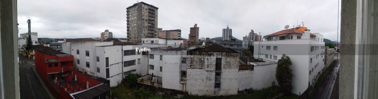 PANORAMIC VIEW OF RESIDENTIAL DISTRICT AGAINST SKY