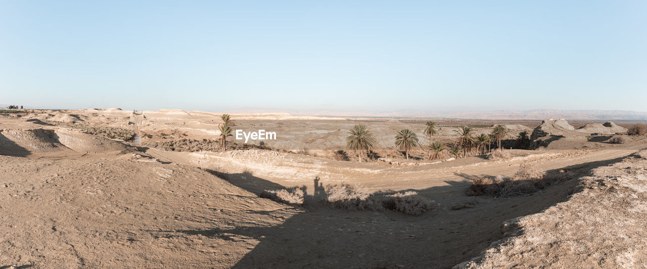 PANORAMIC VIEW OF ARID LANDSCAPE AGAINST SKY