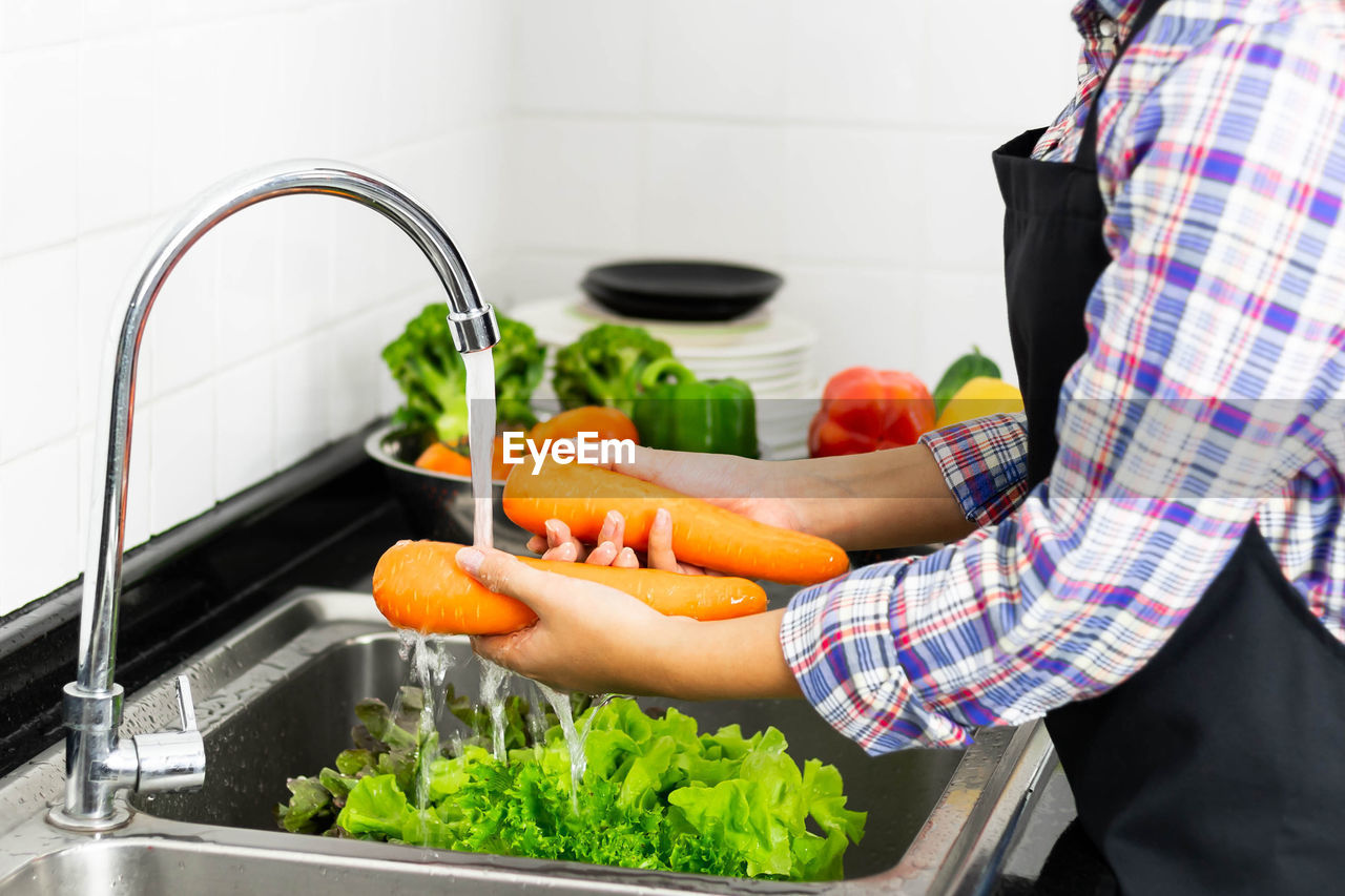 MAN PREPARING FOOD AT HOME