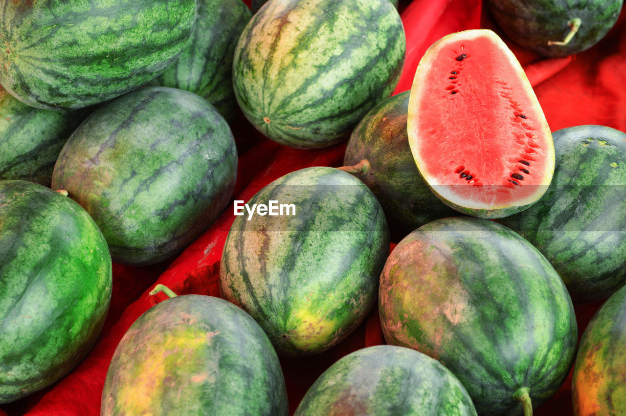 FULL FRAME SHOT OF FRUITS IN MARKET