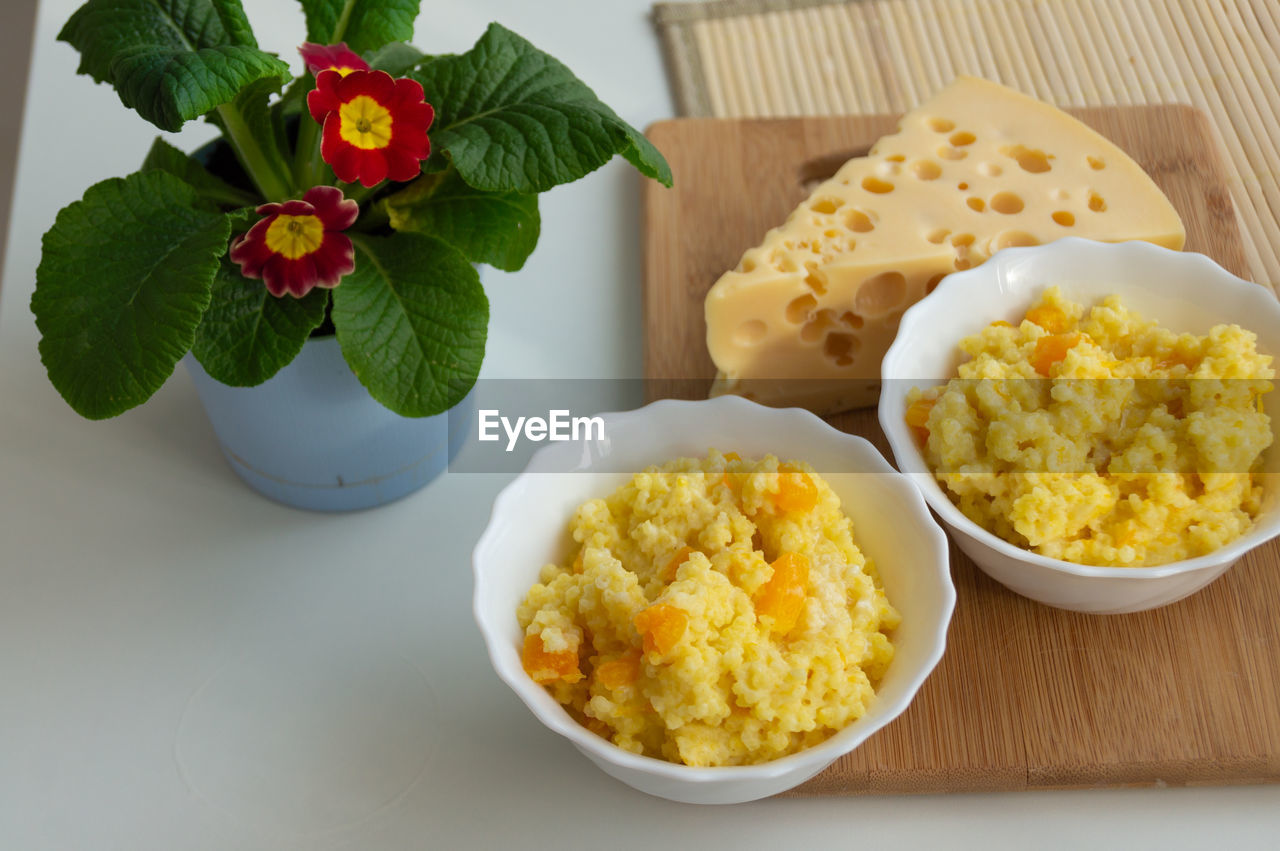 HIGH ANGLE VIEW OF FOOD ON TABLE
