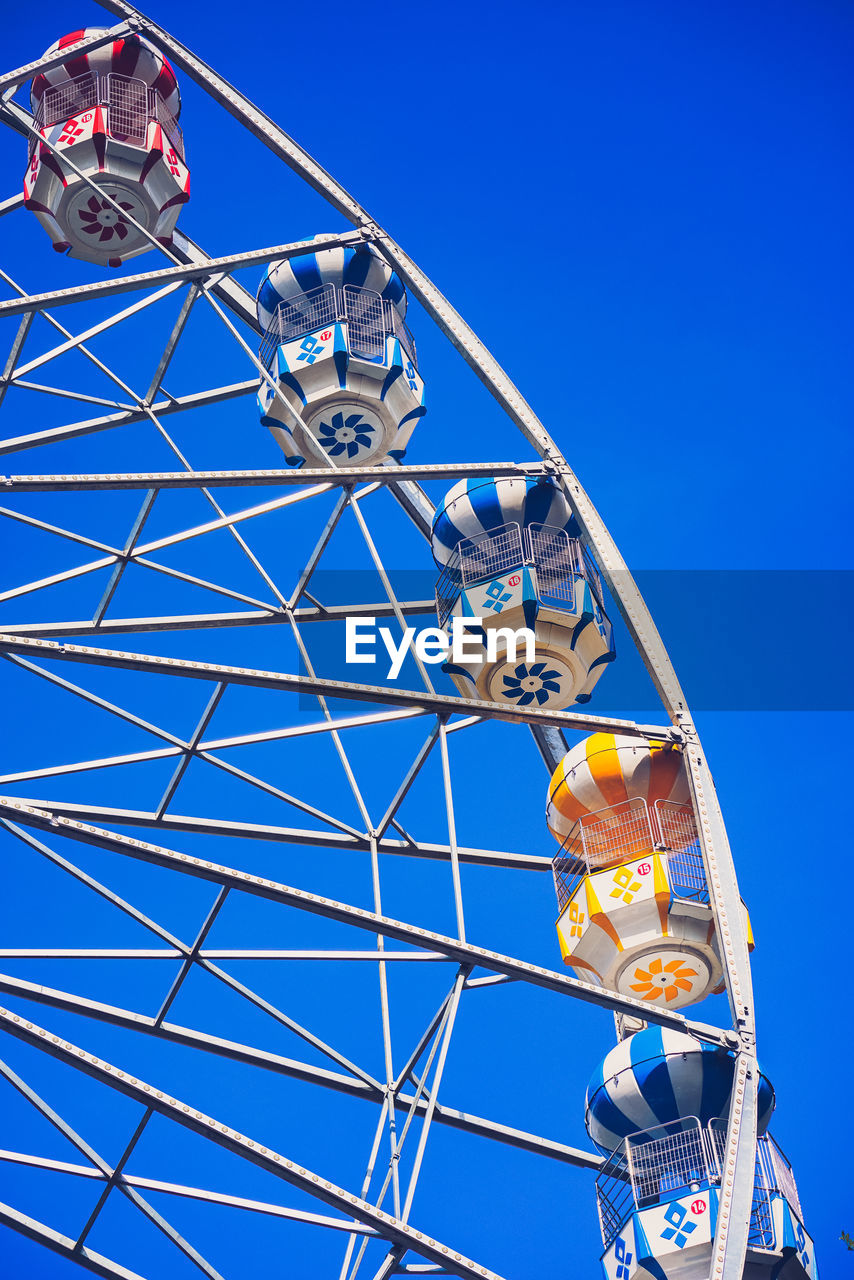 LOW ANGLE VIEW OF FERRIS WHEEL AGAINST SKY