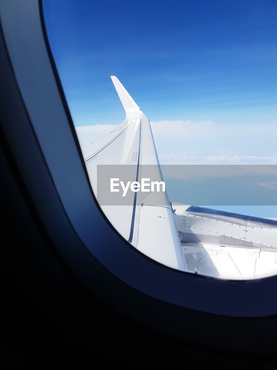 LOW ANGLE VIEW OF AIRPLANE WING