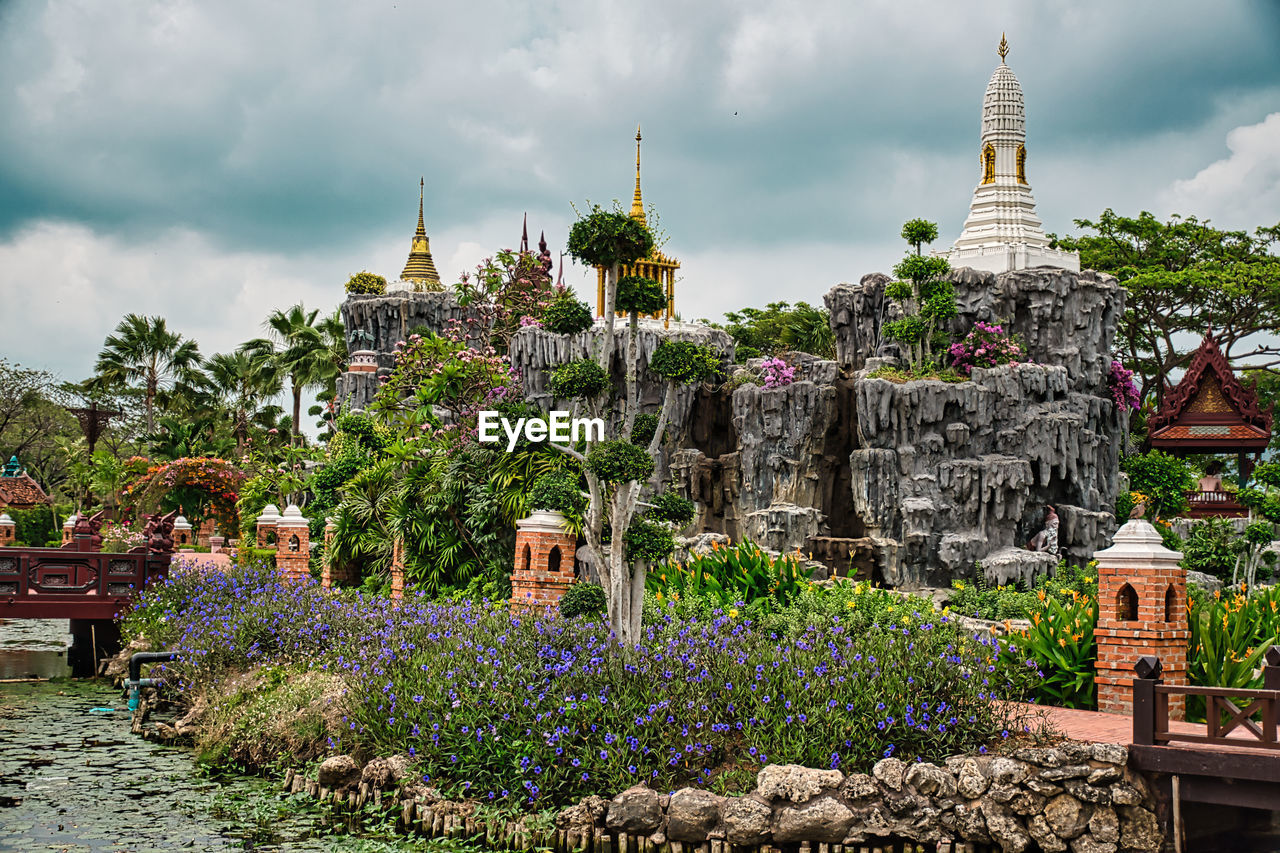 TEMPLE AGAINST BUILDING