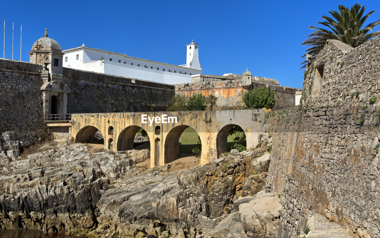 ARCH OF OLD BUILDING AGAINST CLEAR BLUE SKY