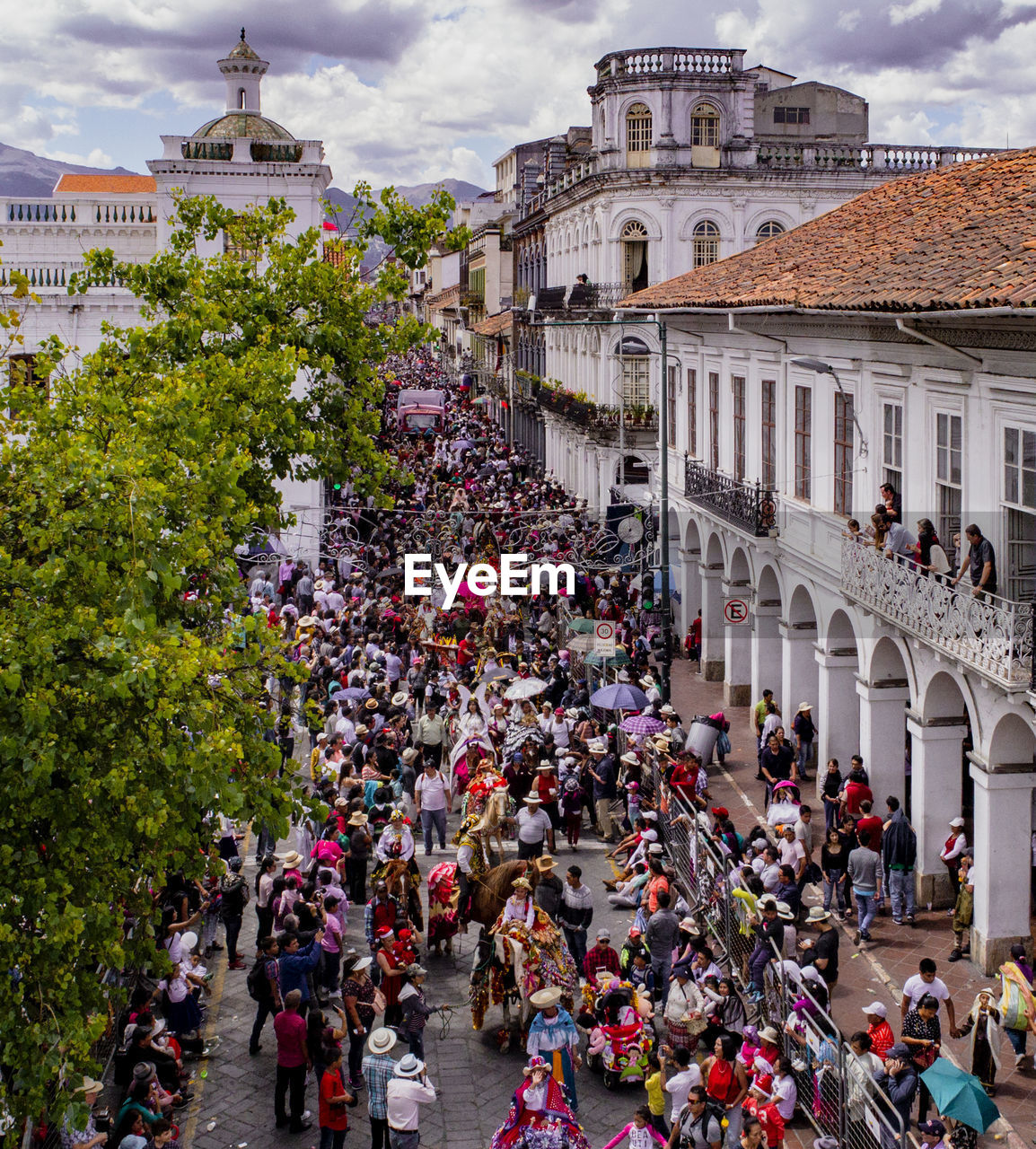 HIGH ANGLE VIEW OF PEOPLE IN TOWN SQUARE