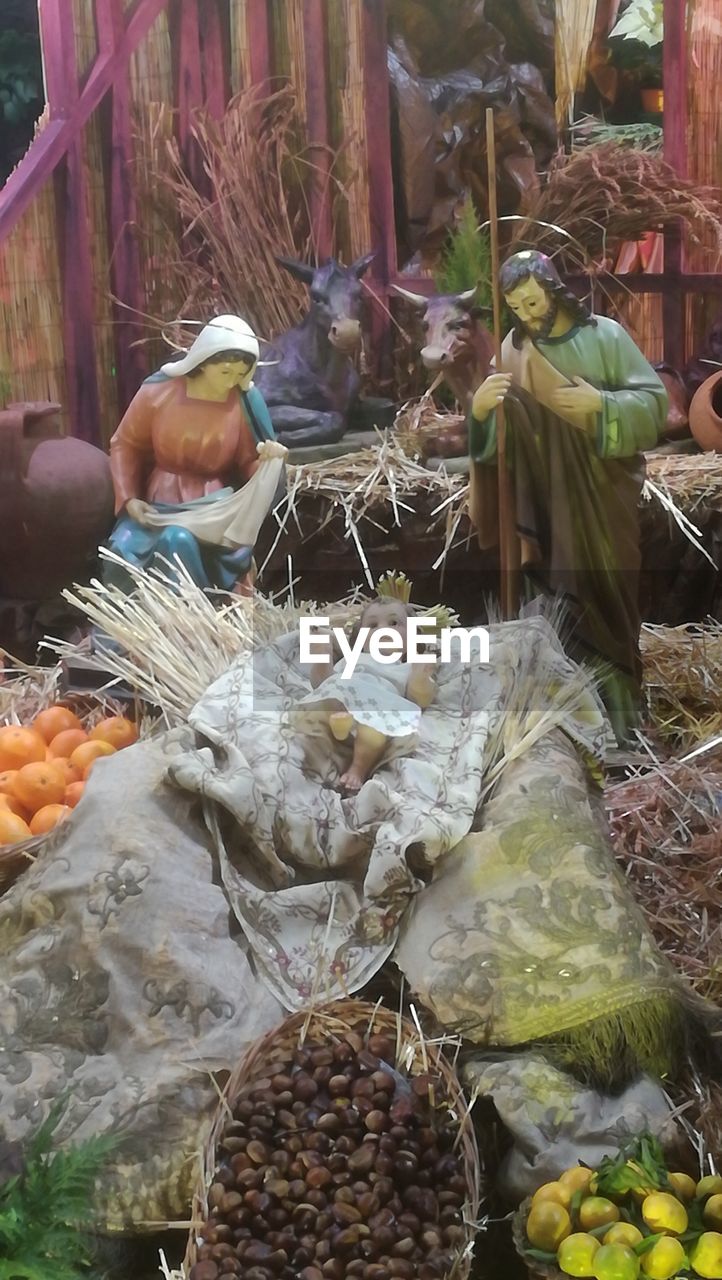 CLOSE-UP OF FRUITS FOR SALE IN MARKET STALL