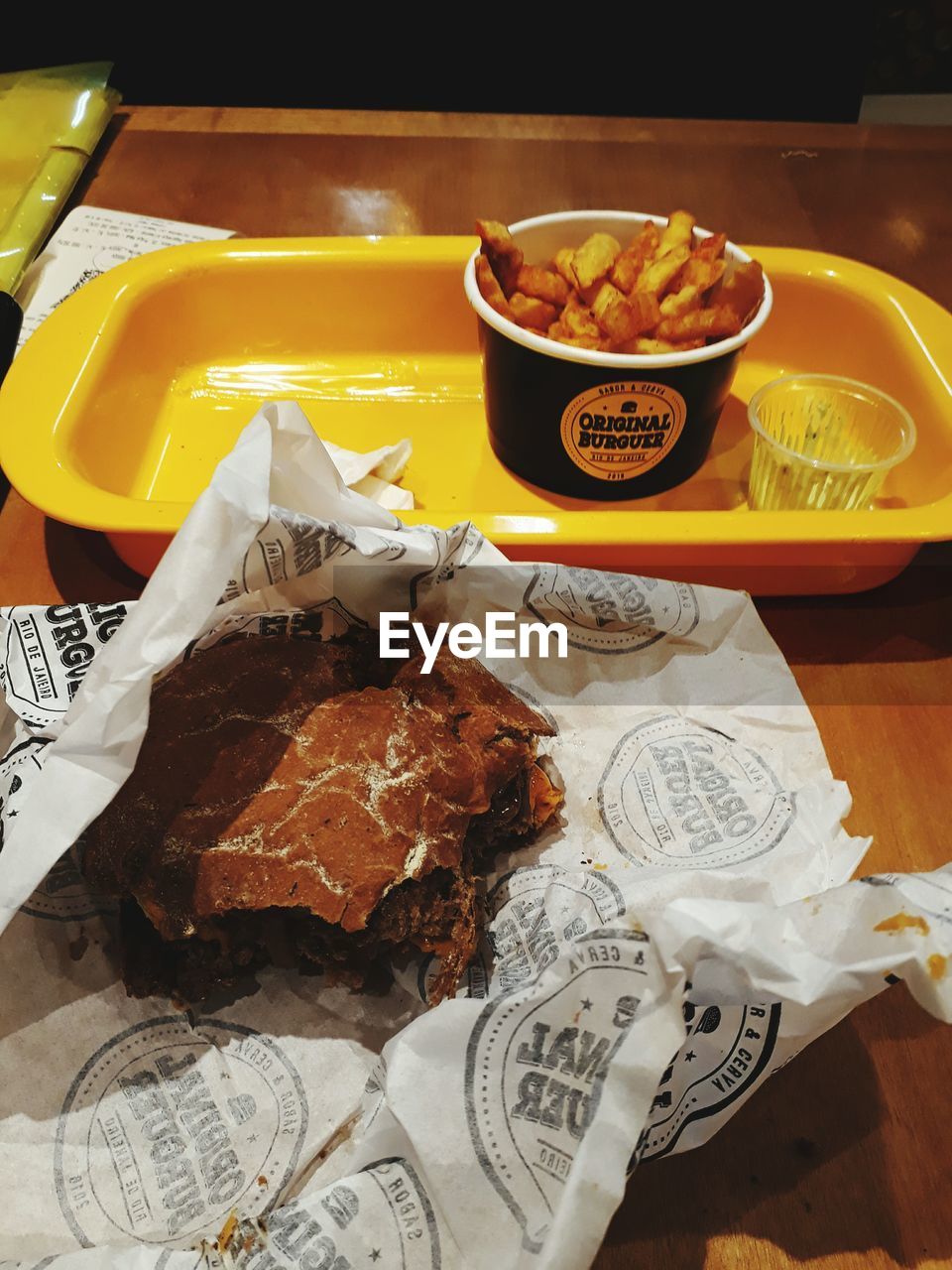 HIGH ANGLE VIEW OF FOOD SERVED ON TABLE