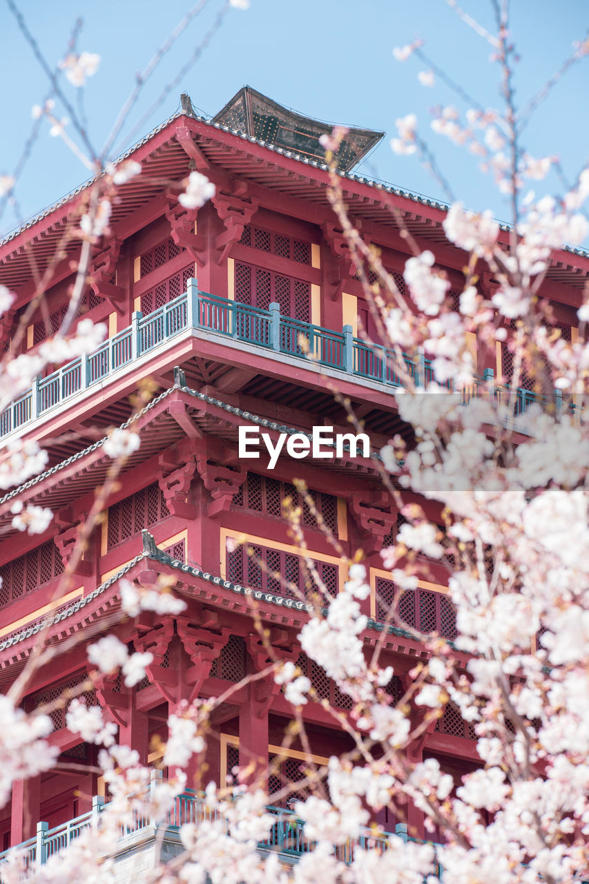 LOW ANGLE VIEW OF TRADITIONAL BUILDING