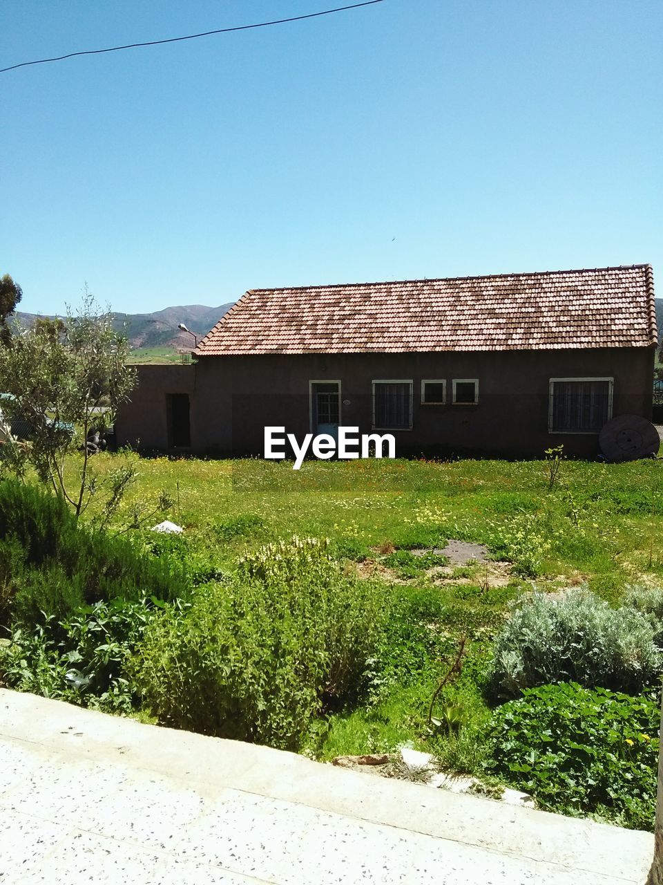 VIEW OF COTTAGE AGAINST CLEAR SKY