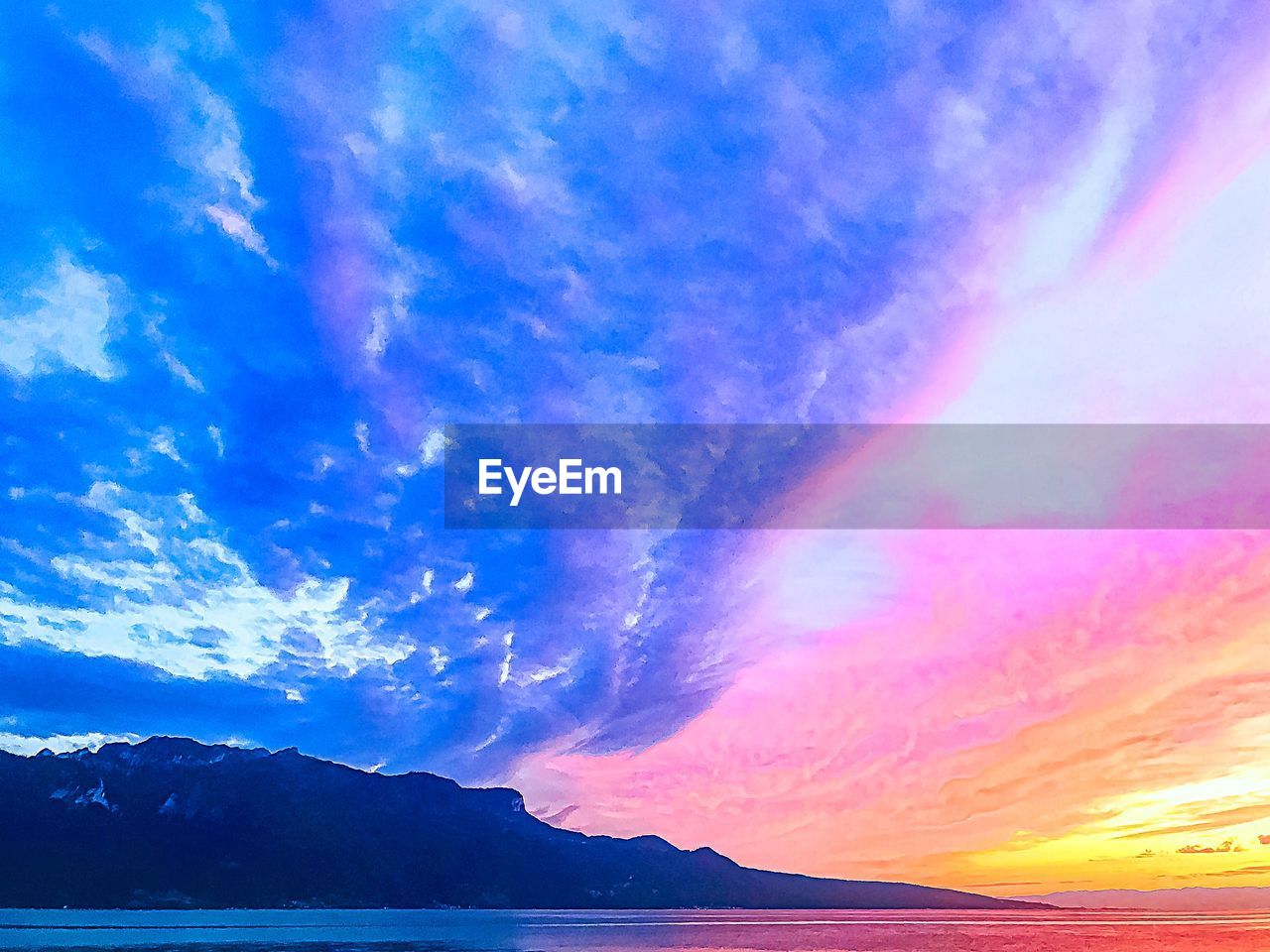 SCENIC VIEW OF SEA AGAINST ROMANTIC SKY