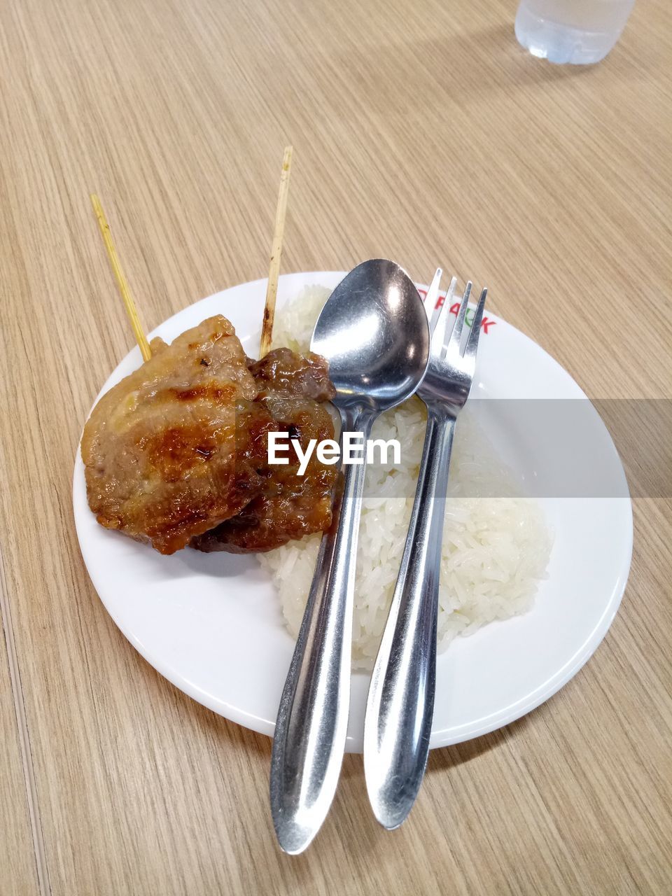 HIGH ANGLE VIEW OF ICE CREAM ON PLATE