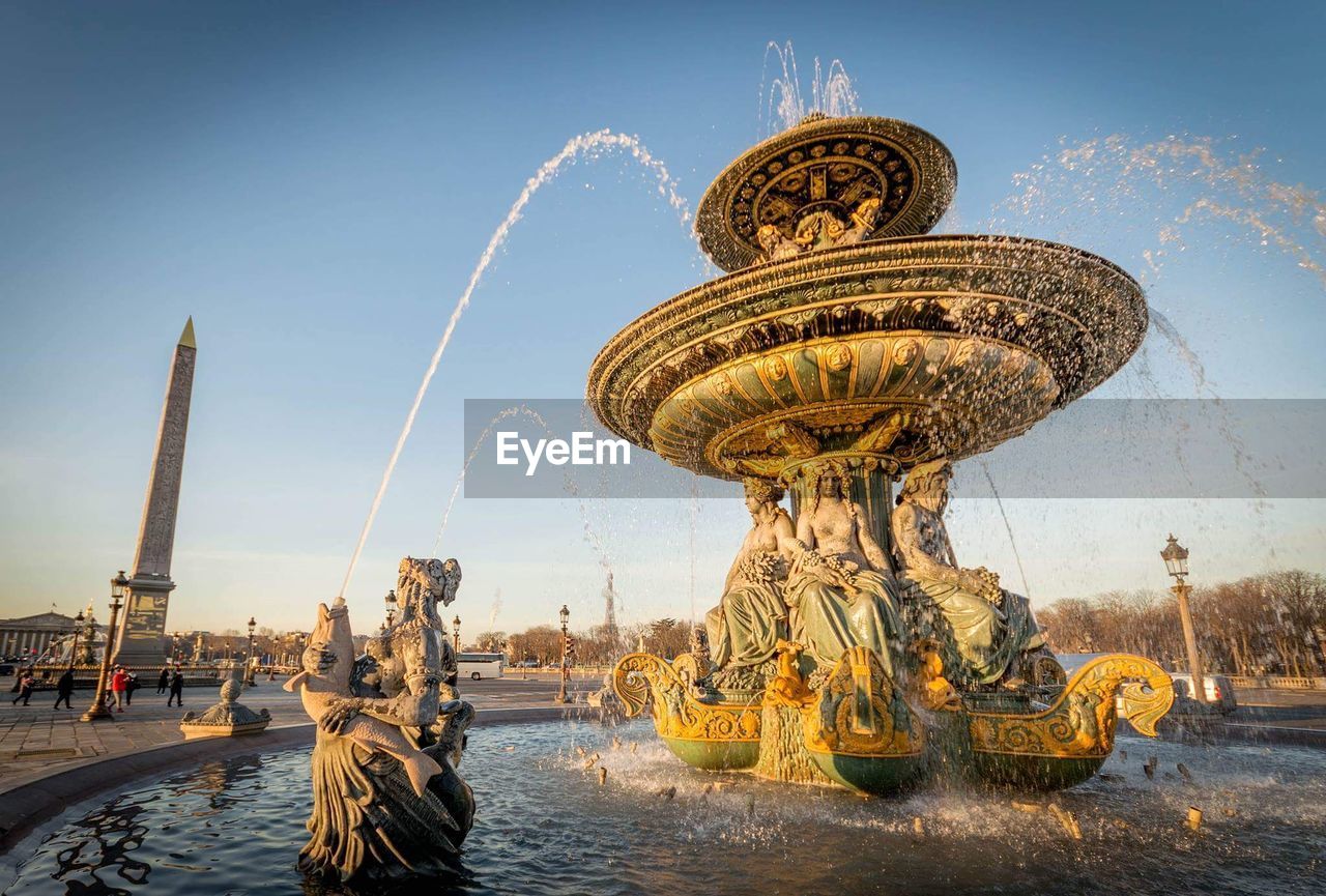 STATUE OF FOUNTAIN IN CITY AT RIVERBANK