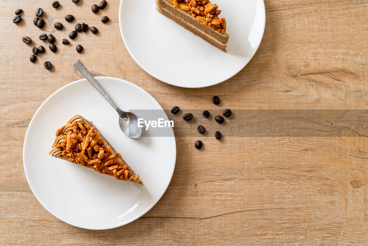 HIGH ANGLE VIEW OF BREAKFAST IN PLATE