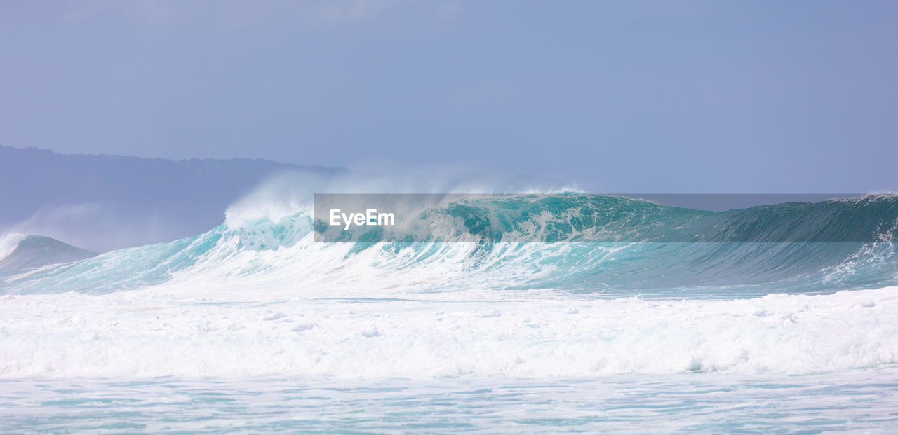 Giant waves on the banzai pipeline in hawaii