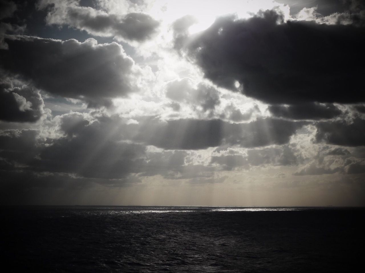 SCENIC VIEW OF SEA AGAINST SUNSET SKY