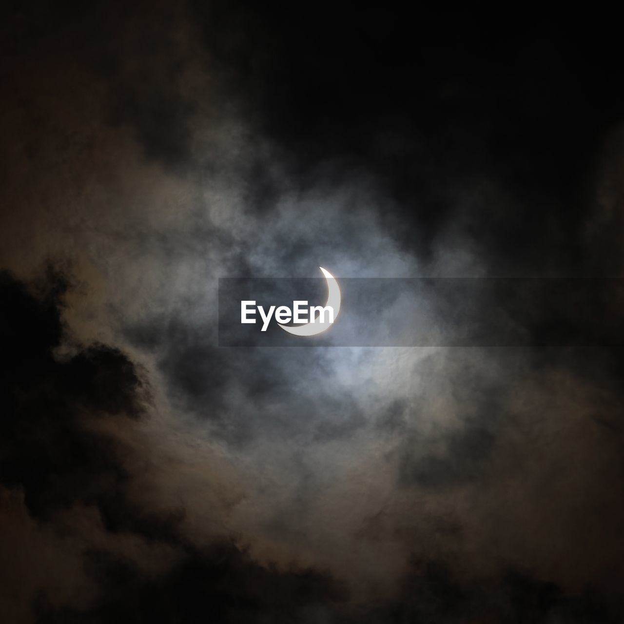 LOW ANGLE VIEW OF MOON IN SKY AT NIGHT