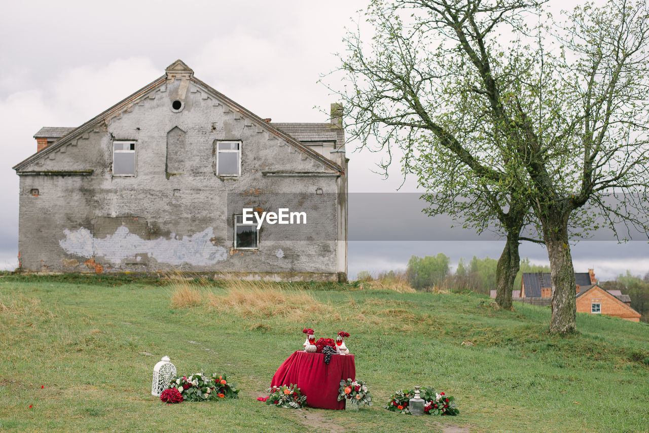 Festive wedding table setting in red outdoors in rococo style. bouquets of flowers floristry