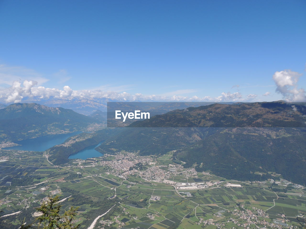 HIGH ANGLE VIEW OF LANDSCAPE AND CITY AGAINST SKY