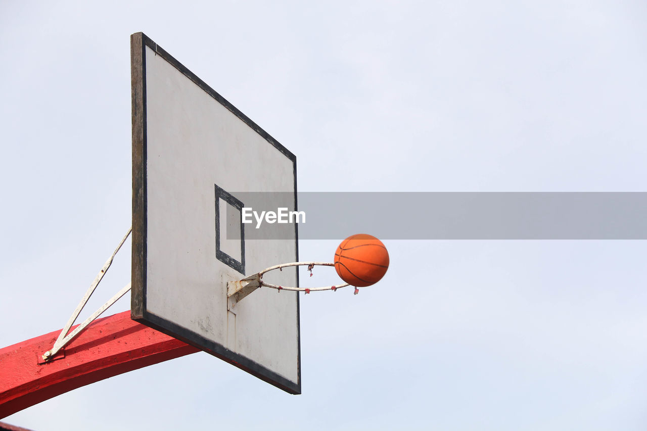 LOW ANGLE VIEW OF BASKETBALL HOOP