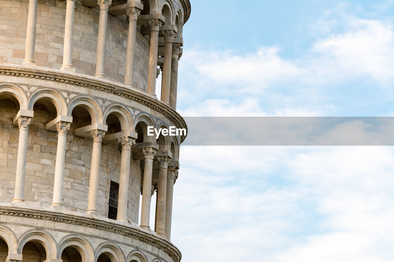 Leaning tower of pisa against sky