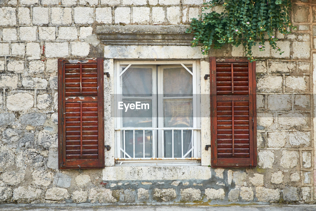 architecture, building exterior, built structure, window, wall, building, brick, facade, house, wall - building feature, no people, day, residential district, brickwork, brick wall, closed, door, outdoors, home, city, old, entrance, sash window, wood, plant, urban area, cottage, street, security, protection, nature, glass