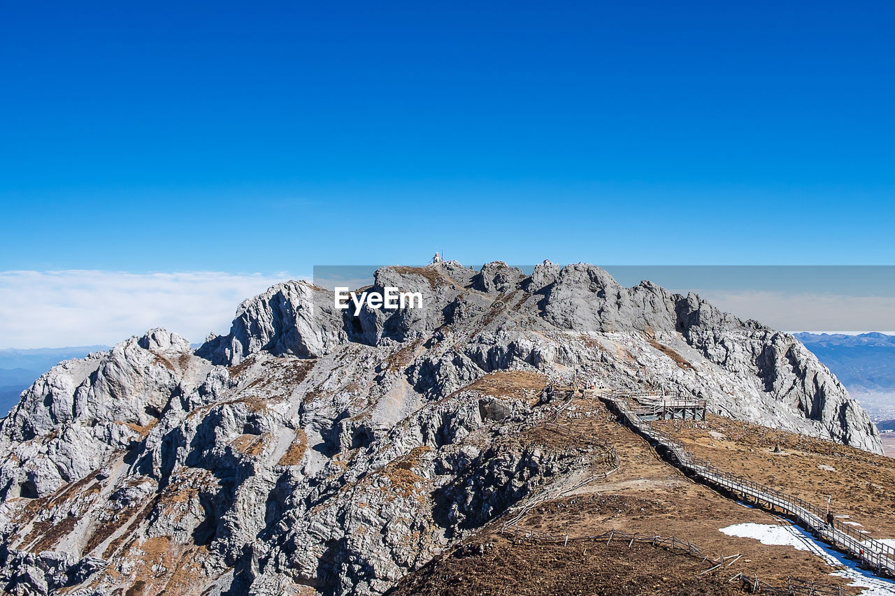 SCENIC VIEW OF SNOW COVERED MOUNTAIN AGAINST BLUE SKY