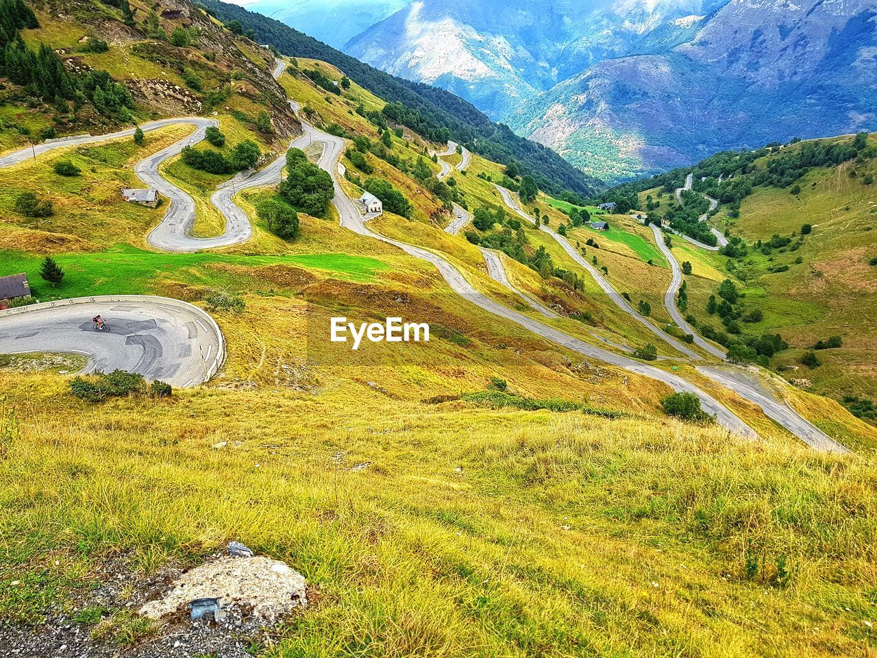 SCENIC VIEW OF GREEN LANDSCAPE AGAINST SKY